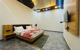 Lotus Palm Retreat - Full Villa Ujjain India