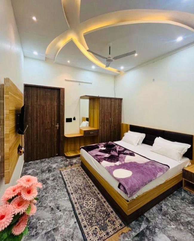 Lotus Palm Retreat - Full Villa Ujjain Exterior photo