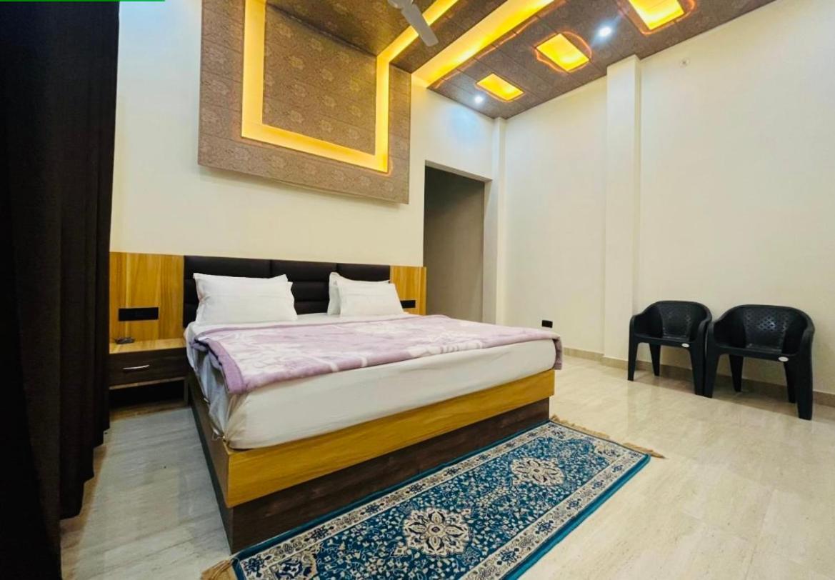 Lotus Palm Retreat - Full Villa Ujjain Exterior photo
