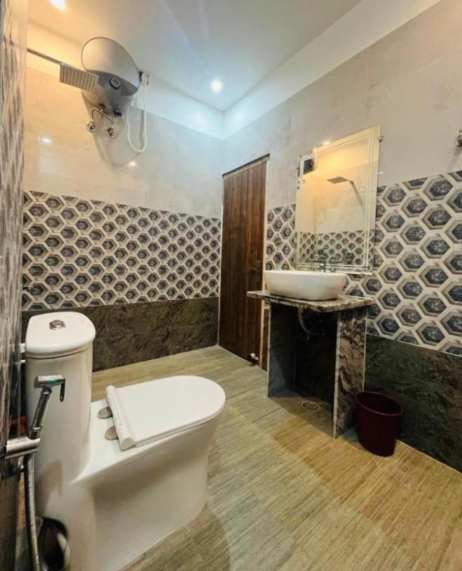 Lotus Palm Retreat - Full Villa Ujjain Exterior photo