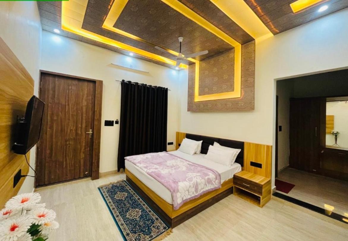 Lotus Palm Retreat - Full Villa Ujjain Exterior photo
