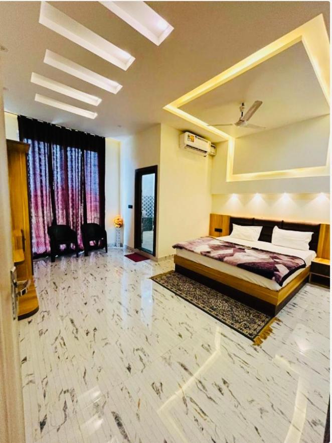 Lotus Palm Retreat - Full Villa Ujjain Exterior photo