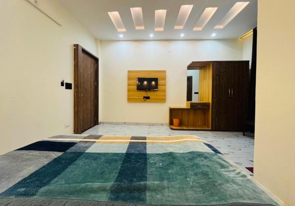 Lotus Palm Retreat - Full Villa Ujjain Exterior photo